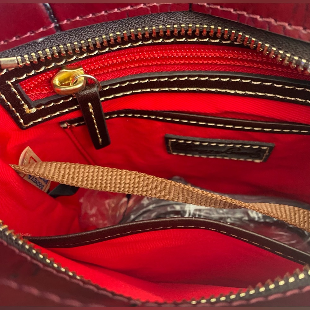 NWT…DOONEY AND BURKE CROC EMBOSSED LEATHER CROSSBODY HANDBAG IN BORDEAUX - Picture 8 of 14